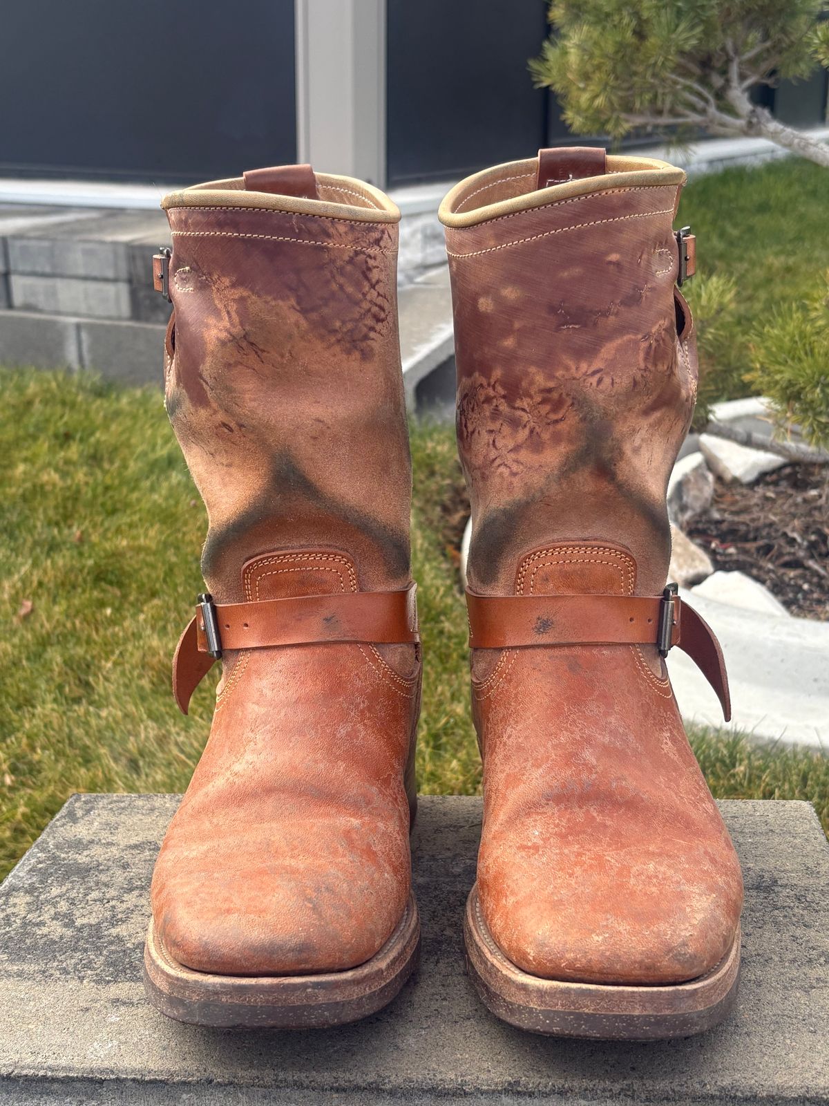 Photo by leafjar77 on December 3, 2025 of the Unsung U 22-2 Engineer Boot in Maryam Natural Rovescio Sego.