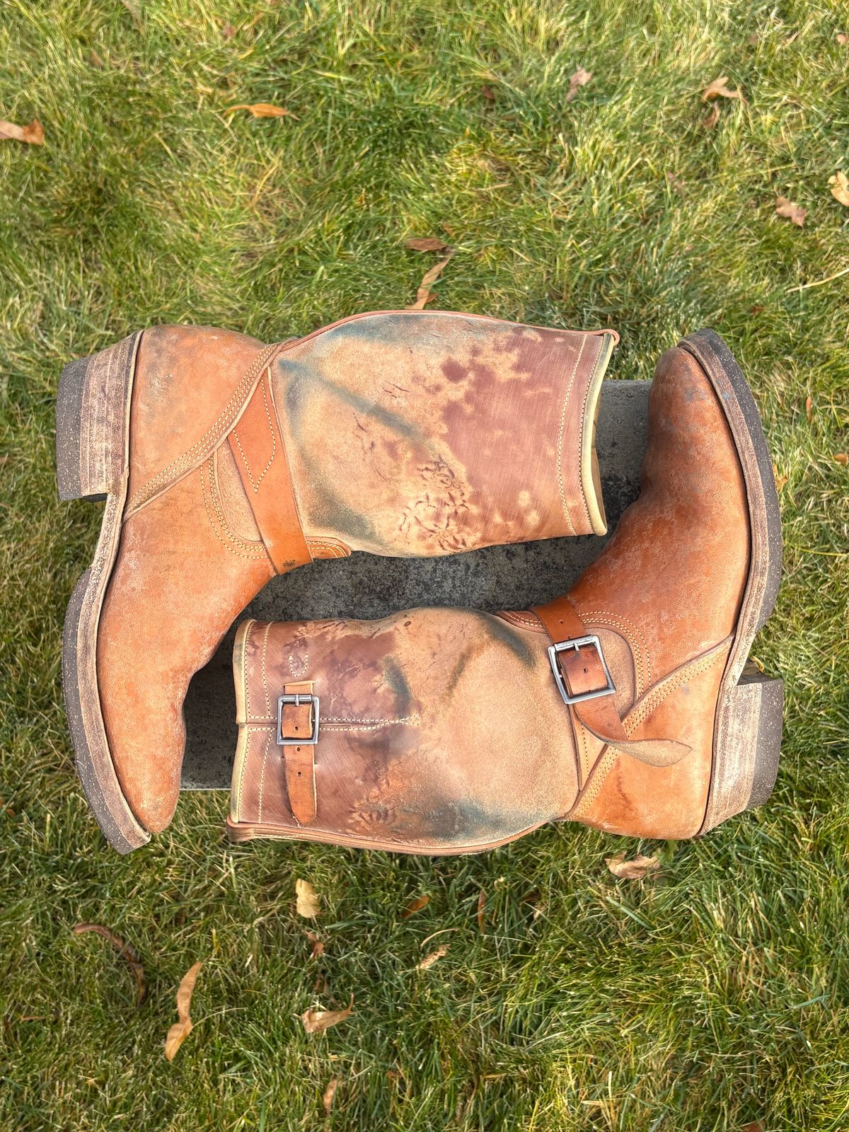 Photo by leafjar77 on December 3, 2025 of the Unsung U 22-2 Engineer Boot in Maryam Natural Rovescio Sego.