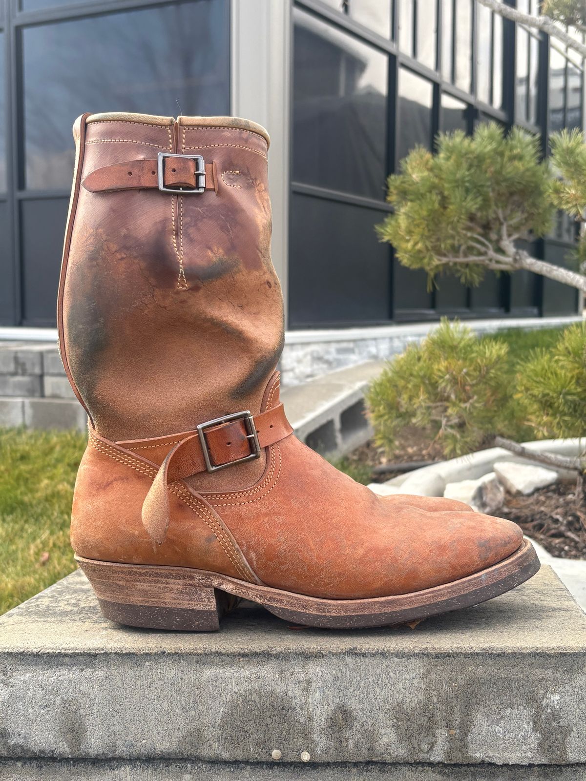 Photo by leafjar77 on December 3, 2025 of the Unsung U 22-2 Engineer Boot in Maryam Natural Rovescio Sego.