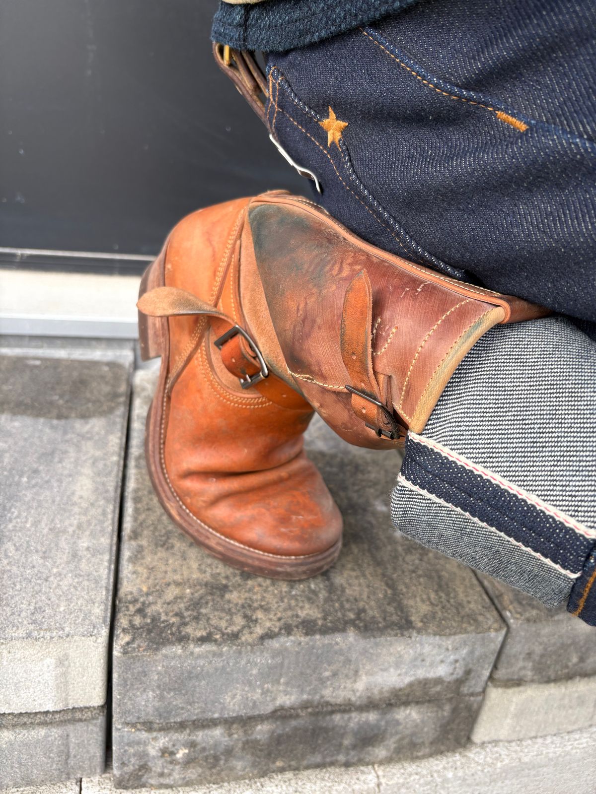 Photo by leafjar77 on January 3, 2026 of the Unsung U 22-2 Engineer Boot in Maryam Natural Rovescio Sego.