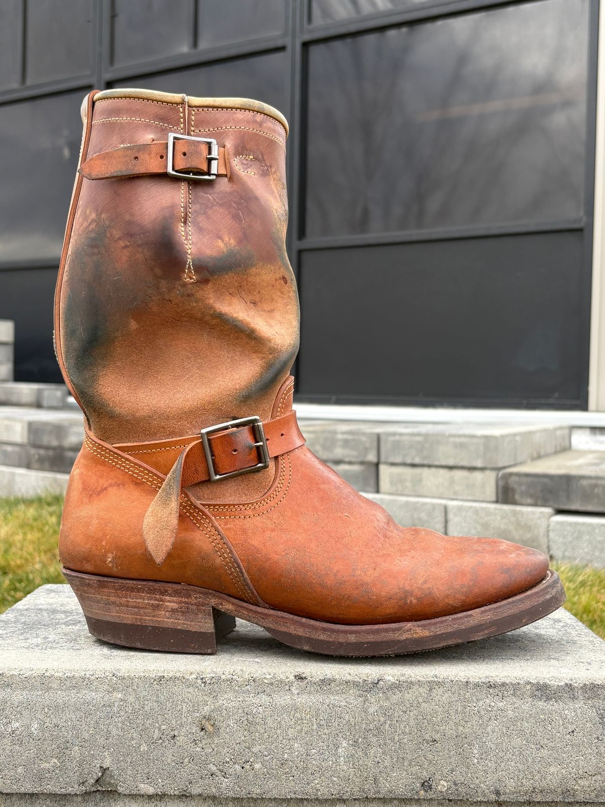 Photo by leafjar77 on January 3, 2026 of the Unsung U 22-2 Engineer Boot in Maryam Natural Rovescio Sego.