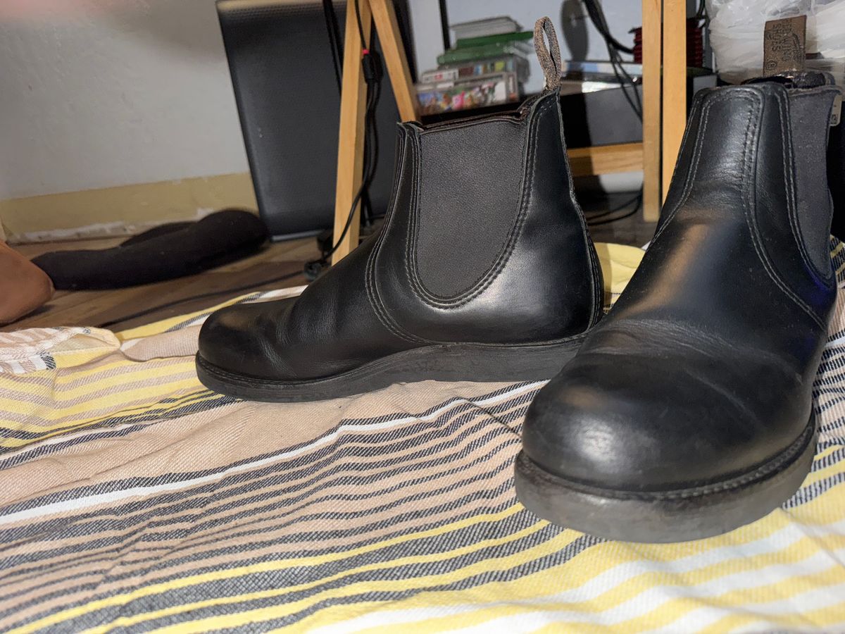 Photo by jezfoo on August 2, 2025 of the Red Wing Classic Chelsea in Red Wing Black Harness.