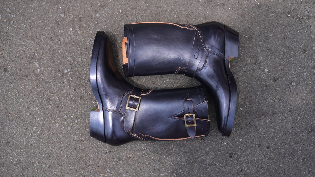 Photo by gerrychriss on November 1, 2025 of the Fortis Boots Tapak 2.0 Engineer Boots in Maryam Toscanello Horsebutt Overdyed Black.