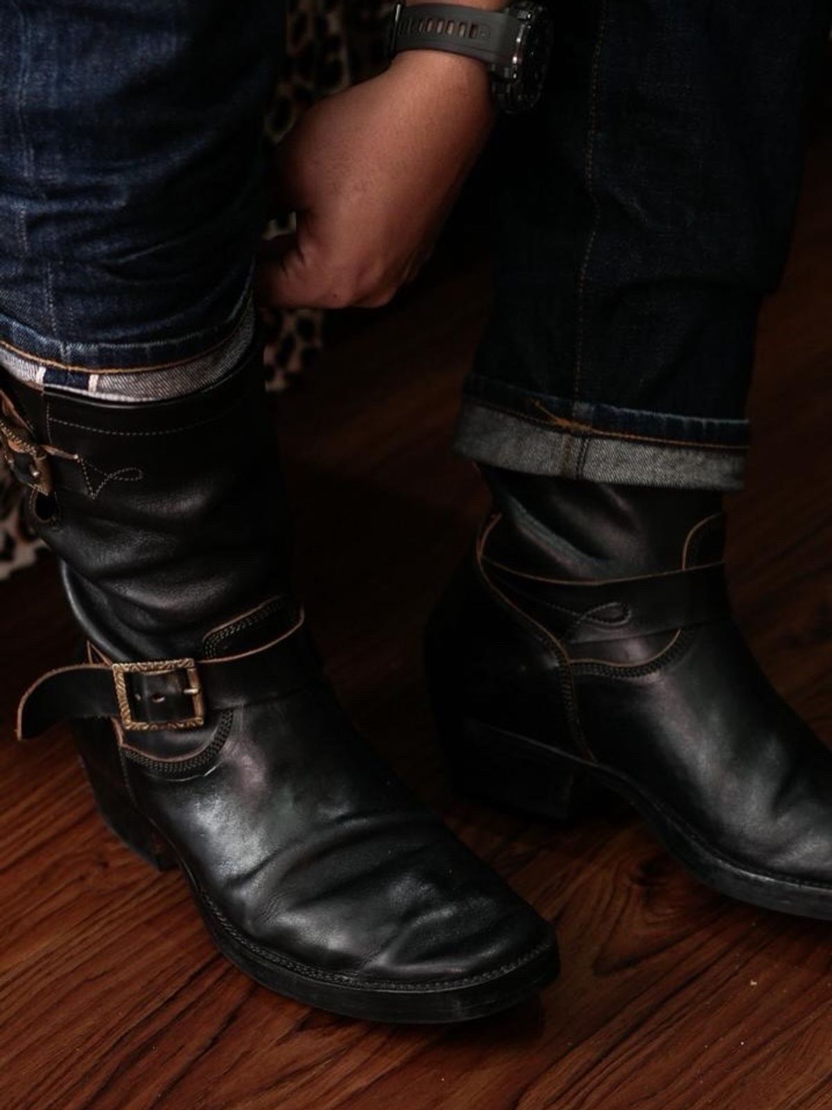 Photo by gerrychriss on December 15, 2025 of the Fortis Boots Tapak 2.0 Engineer Boots in Maryam Toscanello Horsebutt Overdyed Black.