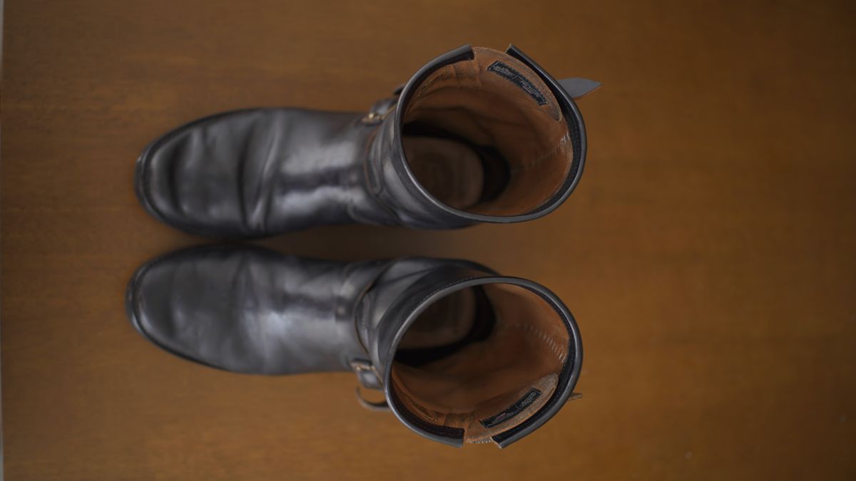 Photo by gerrychriss on March 4, 2026 of the Fortis Boots Tapak 2.0 Engineer Boots in Maryam Toscanello Horsebutt Overdyed Black.