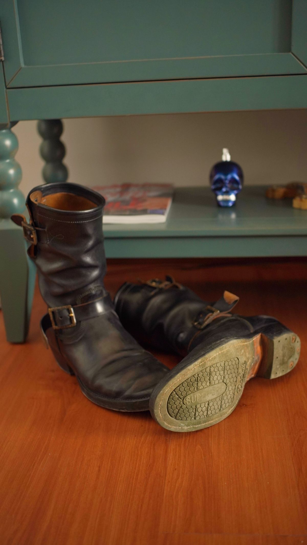 Photo by gerrychriss on April 3, 2026 of the Fortis Boots Tapak 2.0 Engineer Boots in Maryam Toscanello Horsebutt Overdyed Black.