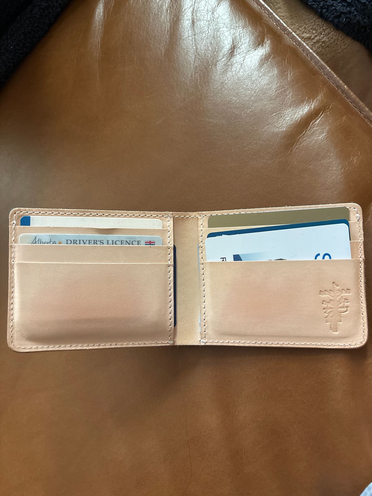 Photo by ryantaylor1115 on October 1, 2024 of the Pigeon Tree Natural Vegtan Bifold Wallet in Unknown Natural Veg Tan.