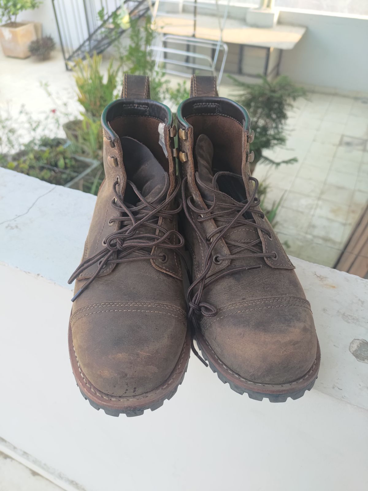Photo by avikishoresoni on April 15, 2025 of the Craft & Glory Ranger Boots 6" (Vintage Brown) Goodyear Welted in Full Grain Waxed Water Buffalo.