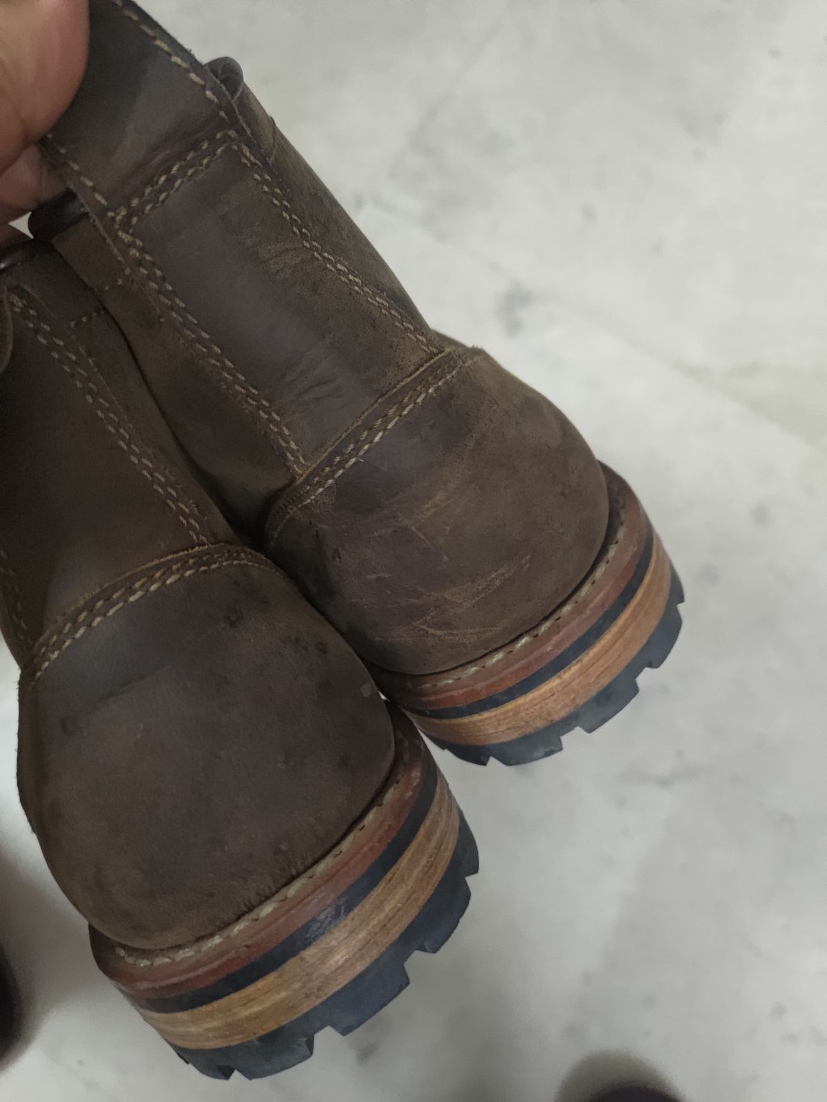 Photo by avikishoresoni on April 15, 2025 of the Craft & Glory Ranger Boots 6" (Vintage Brown) Goodyear Welted in Full Grain Waxed Water Buffalo.