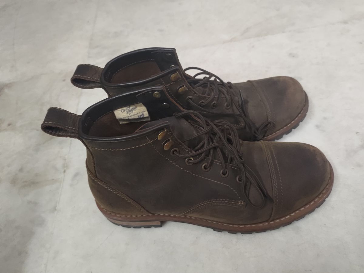Photo by avikishoresoni on April 15, 2025 of the Craft & Glory Ranger Boots 6" (Vintage Brown) Goodyear Welted in Full Grain Waxed Water Buffalo.