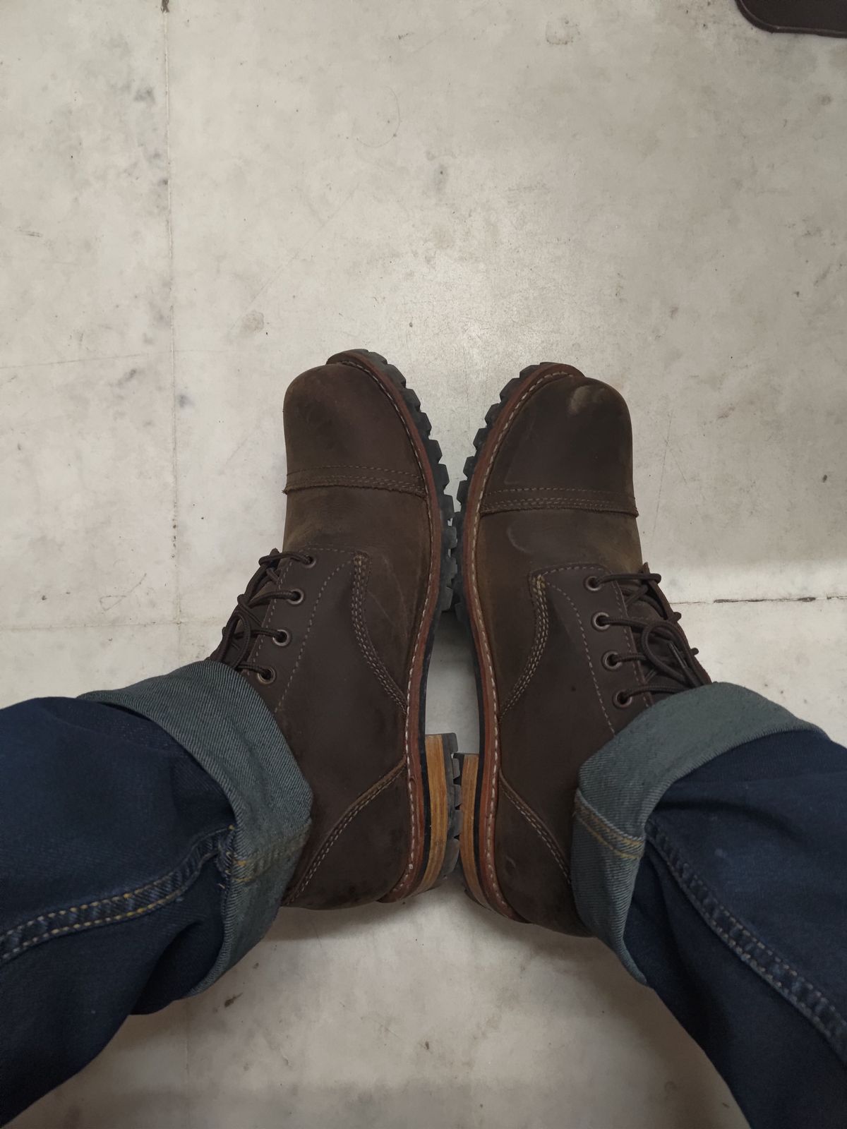 Photo by avikishoresoni on March 27, 2025 of the Craft & Glory Ranger Boots 6" (Vintage Brown) Goodyear Welted in Full Grain Waxed Water Buffalo.