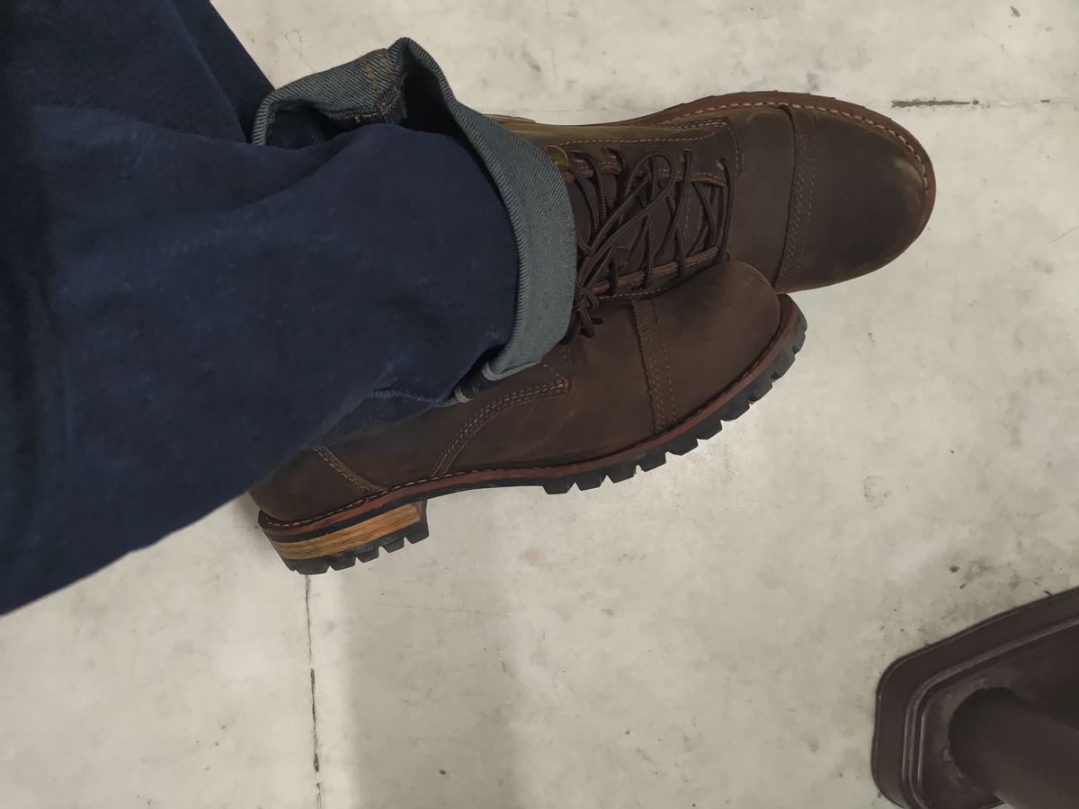 Photo by avikishoresoni on March 27, 2025 of the Craft & Glory Ranger Boots 6" (Vintage Brown) Goodyear Welted in Full Grain Waxed Water Buffalo.