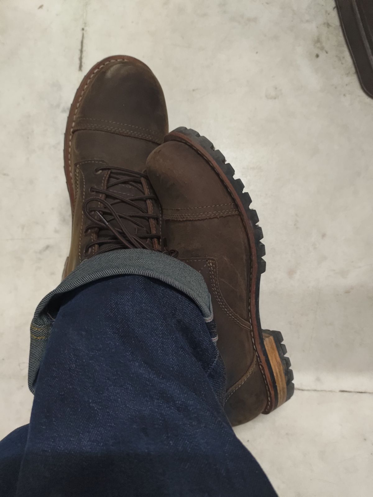 Photo by avikishoresoni on March 27, 2025 of the Craft & Glory Ranger Boots 6" (Vintage Brown) Goodyear Welted in Full Grain Waxed Water Buffalo.