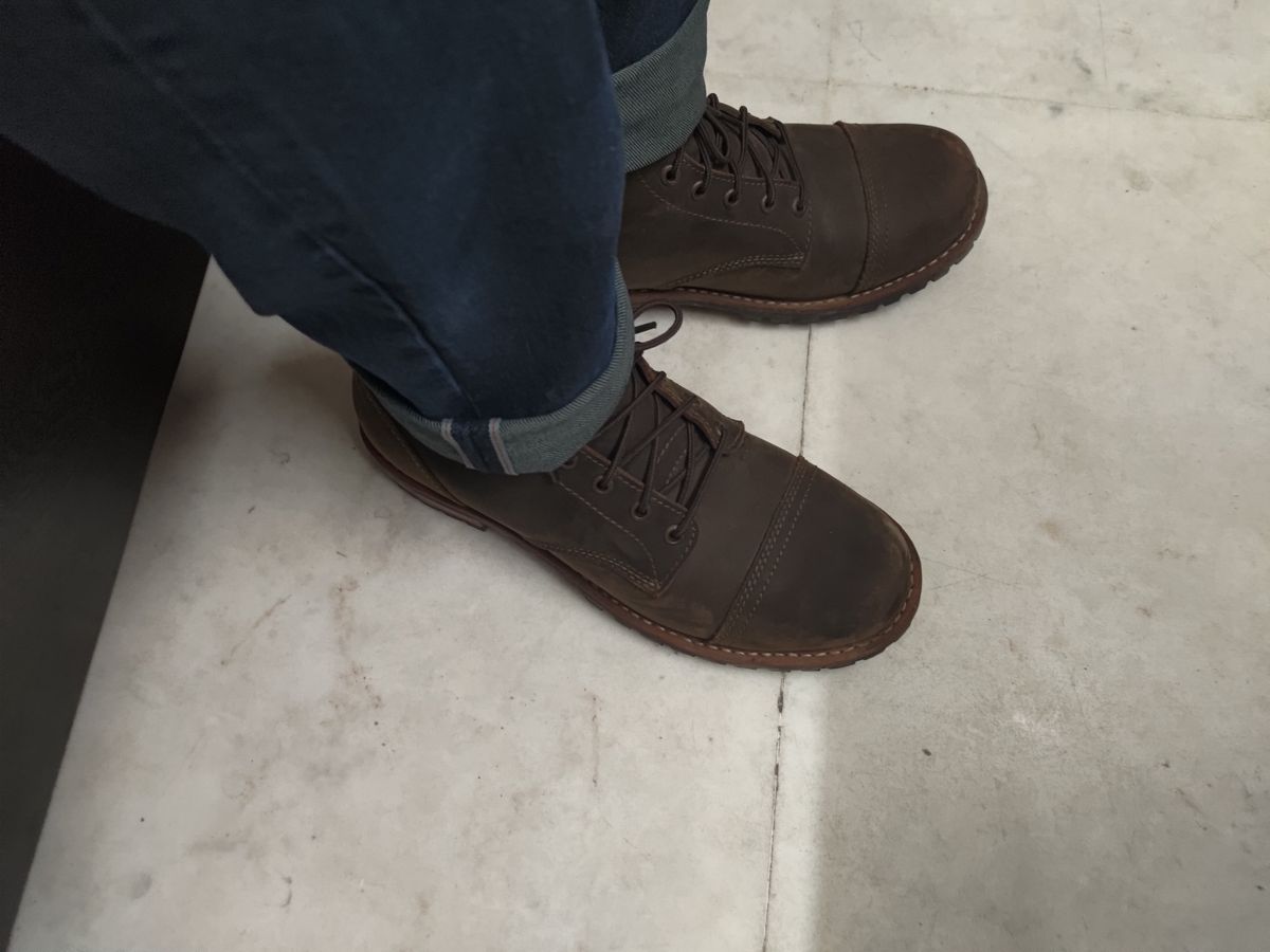 Photo by avikishoresoni on March 27, 2025 of the Craft & Glory Ranger Boots 6" (Vintage Brown) Goodyear Welted in Full Grain Waxed Water Buffalo.