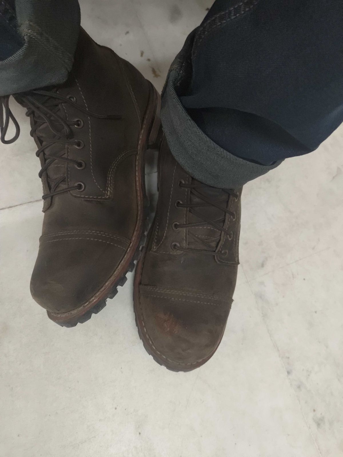 Photo by avikishoresoni on April 16, 2025 of the Craft & Glory Ranger Boots 6" (Vintage Brown) Goodyear Welted in Full Grain Waxed Water Buffalo.