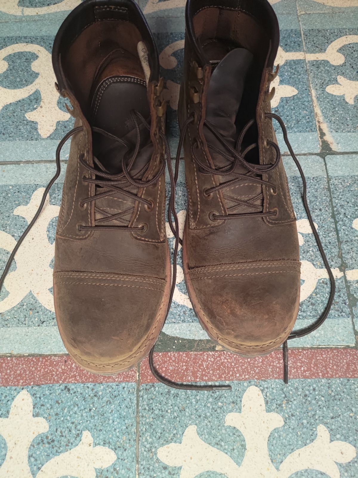 Photo by avikishoresoni on May 26, 2025 of the Craft & Glory Ranger Boots 6" (Vintage Brown) Goodyear Welted in Full Grain Waxed Water Buffalo.