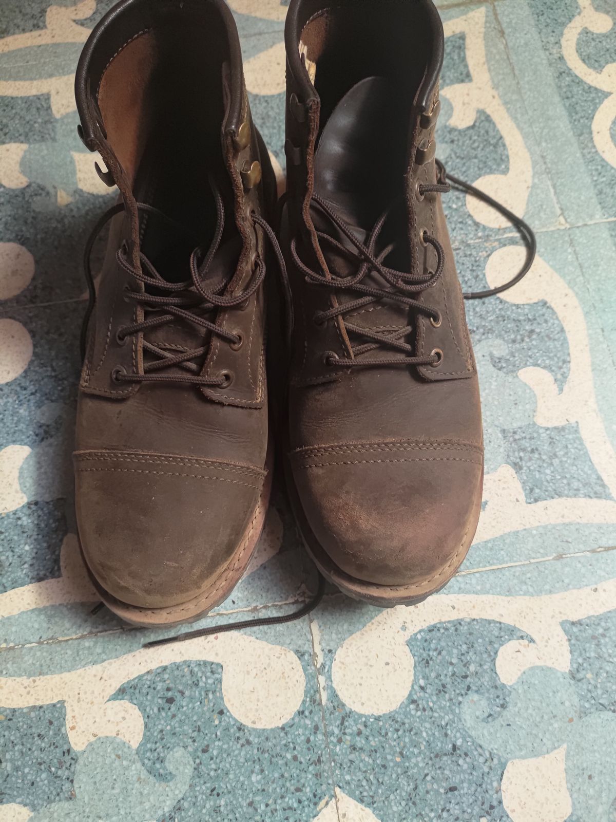 Photo by avikishoresoni on May 26, 2025 of the Craft & Glory Ranger Boots 6" (Vintage Brown) Goodyear Welted in Full Grain Waxed Water Buffalo.