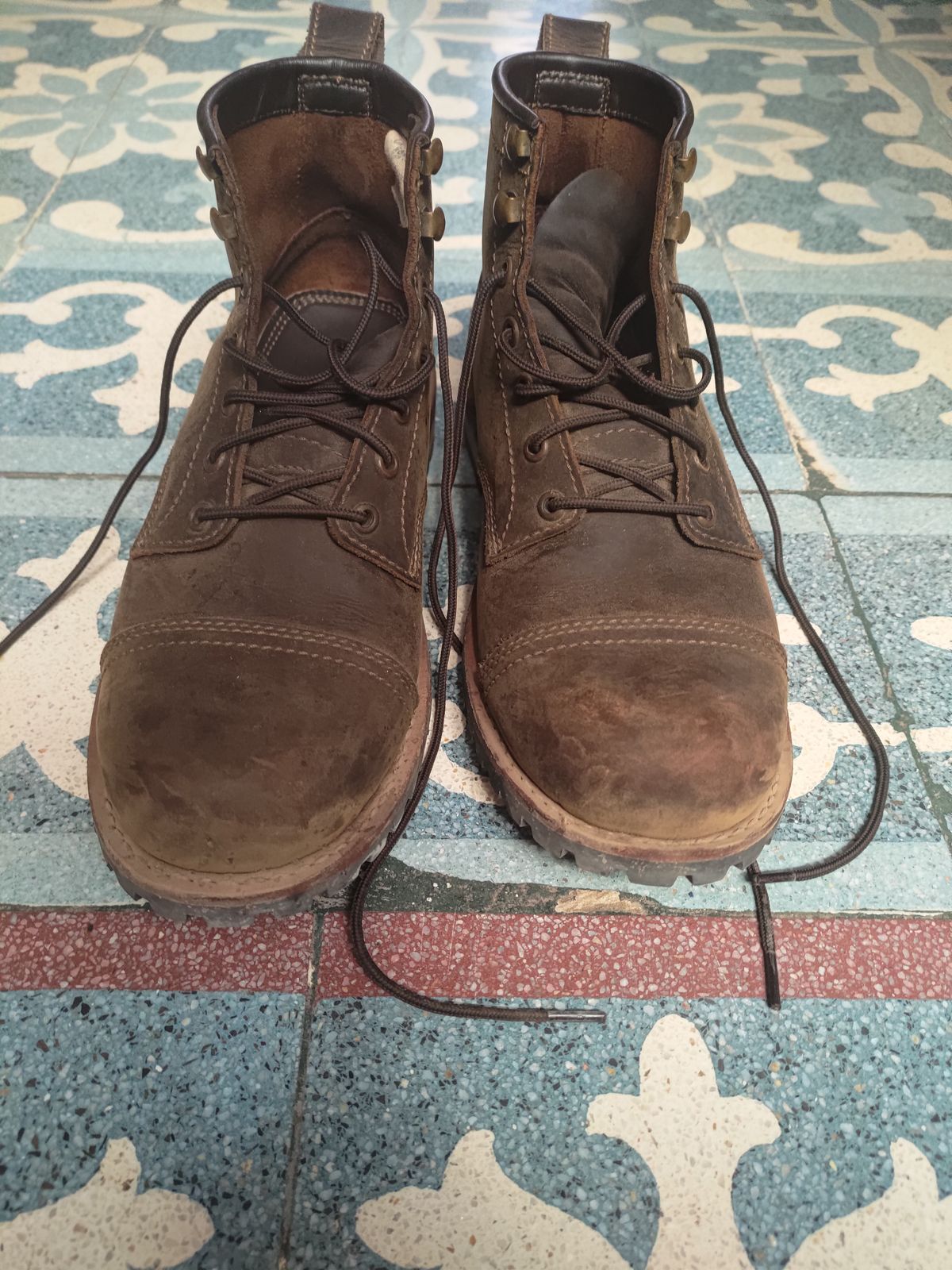 Photo by avikishoresoni on May 26, 2025 of the Craft & Glory Ranger Boots 6" (Vintage Brown) Goodyear Welted in Full Grain Waxed Water Buffalo.