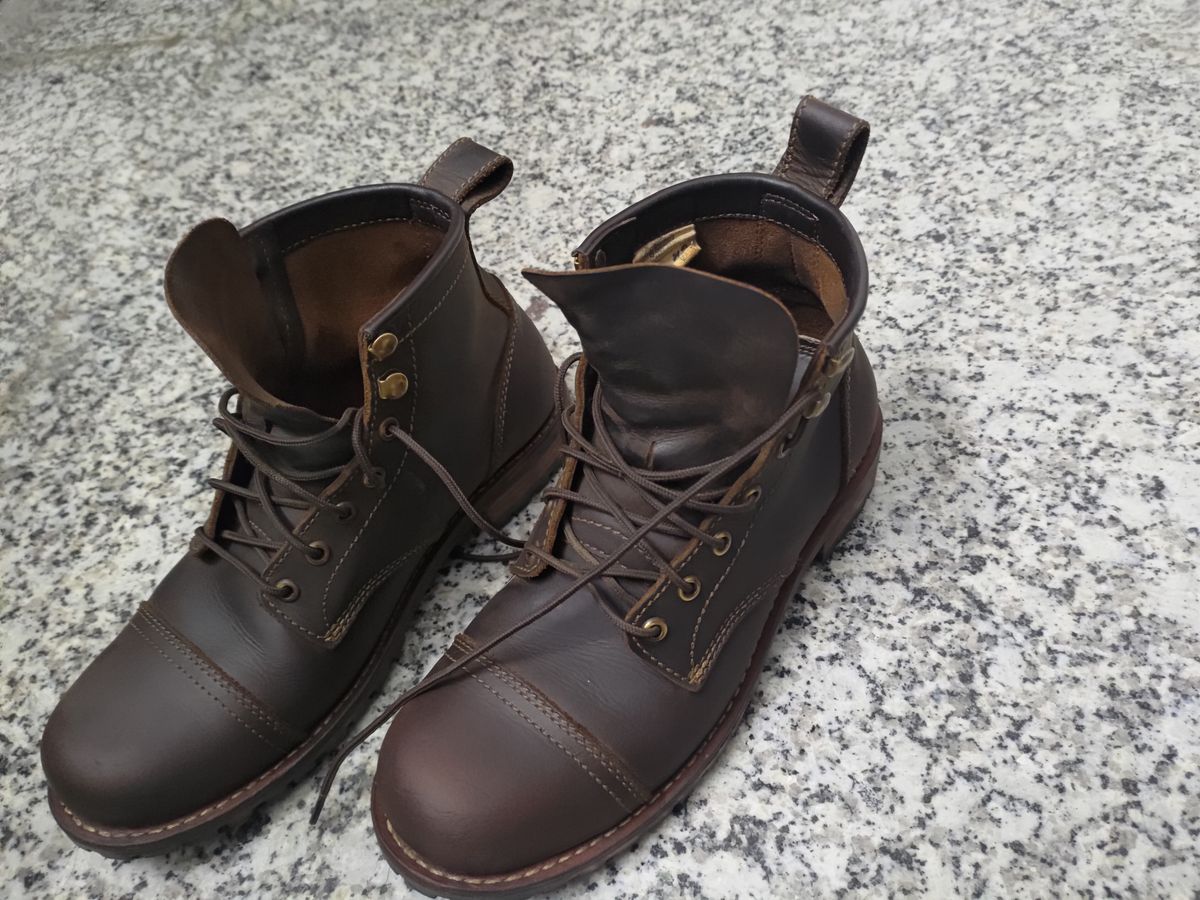 Photo by avikishoresoni on July 17, 2025 of the Craft & Glory Ranger Boots 6" (Vintage Brown) Goodyear Welted in Full Grain Waxed Water Buffalo.