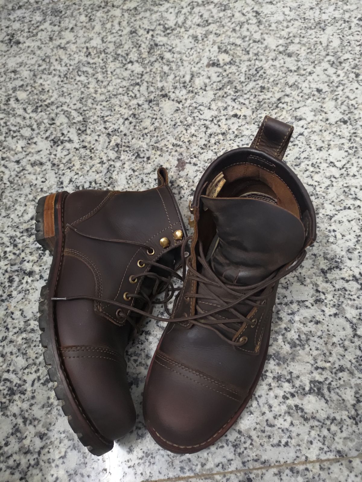 Photo by avikishoresoni on July 17, 2025 of the Craft & Glory Ranger Boots 6" (Vintage Brown) Goodyear Welted in Full Grain Waxed Water Buffalo.