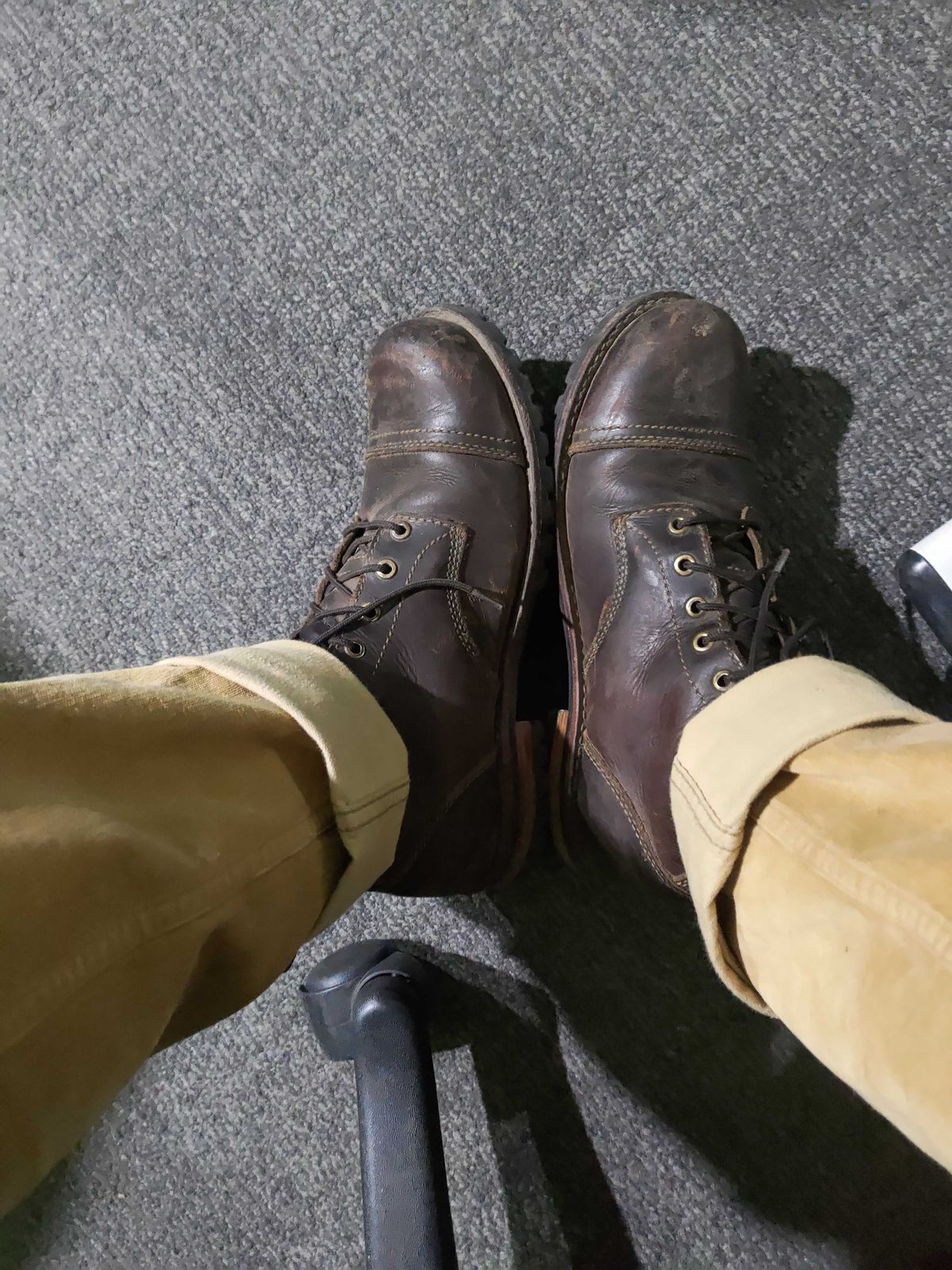 Photo by avikishoresoni on January 5, 2026 of the Craft & Glory Ranger Boots 6" (Vintage Brown) Goodyear Welted in Full Grain Waxed Water Buffalo.