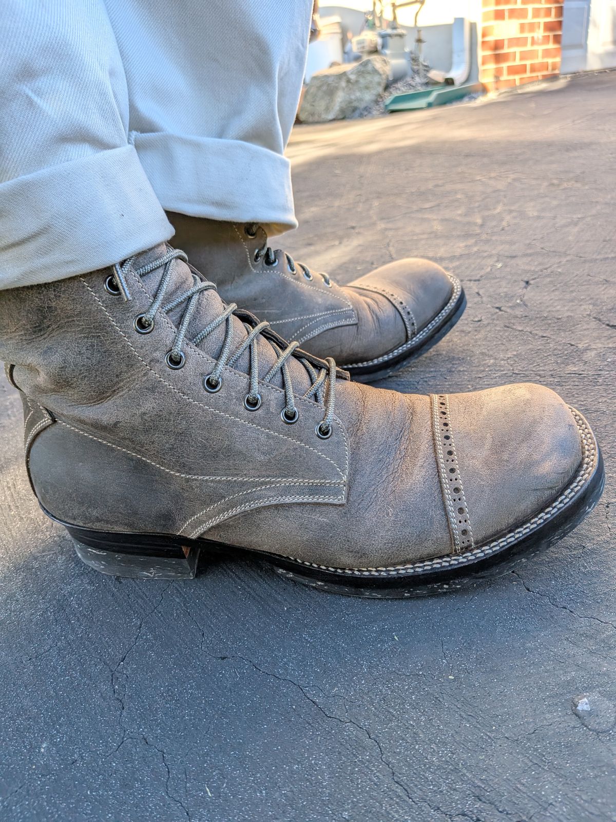 Photo by mari on October 1, 2025 of the Caswell Boot Company Caswell x Fortis Munson in Gallun Charcoal Teton Stag.