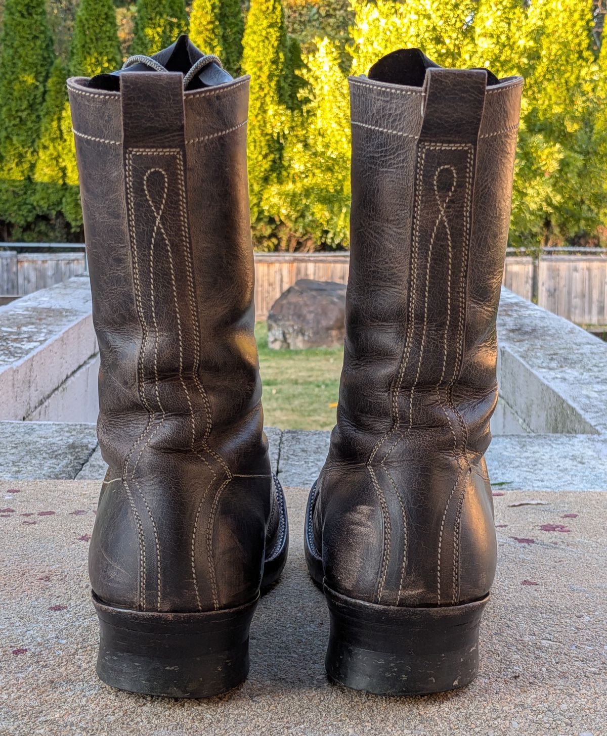 Photo by mari on October 31, 2025 of the Caswell Boot Company Caswell x Fortis Munson in Gallun Charcoal Teton Stag.