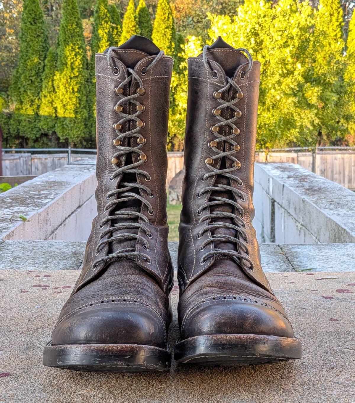Photo by mari on October 31, 2025 of the Caswell Boot Company Caswell x Fortis Munson in Gallun Charcoal Teton Stag.