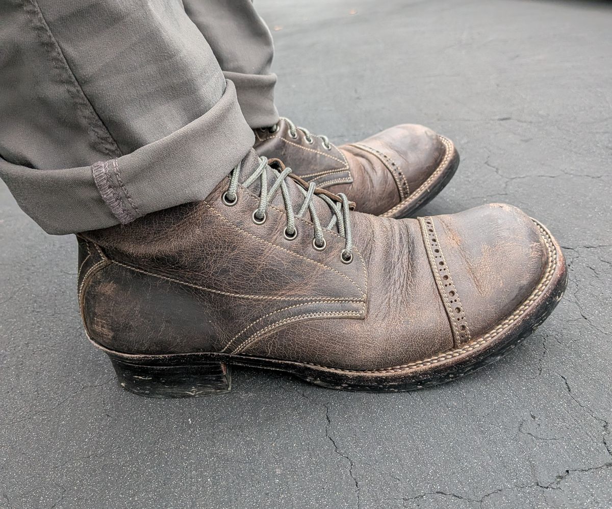 Photo by mari on November 15, 2025 of the Caswell Boot Company Caswell x Fortis Munson in Gallun Charcoal Teton Stag.