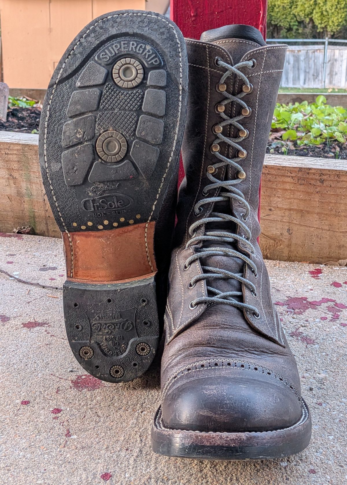 Photo by mari on December 1, 2025 of the Caswell Boot Company Caswell x Fortis Munson in Gallun Charcoal Teton Stag.