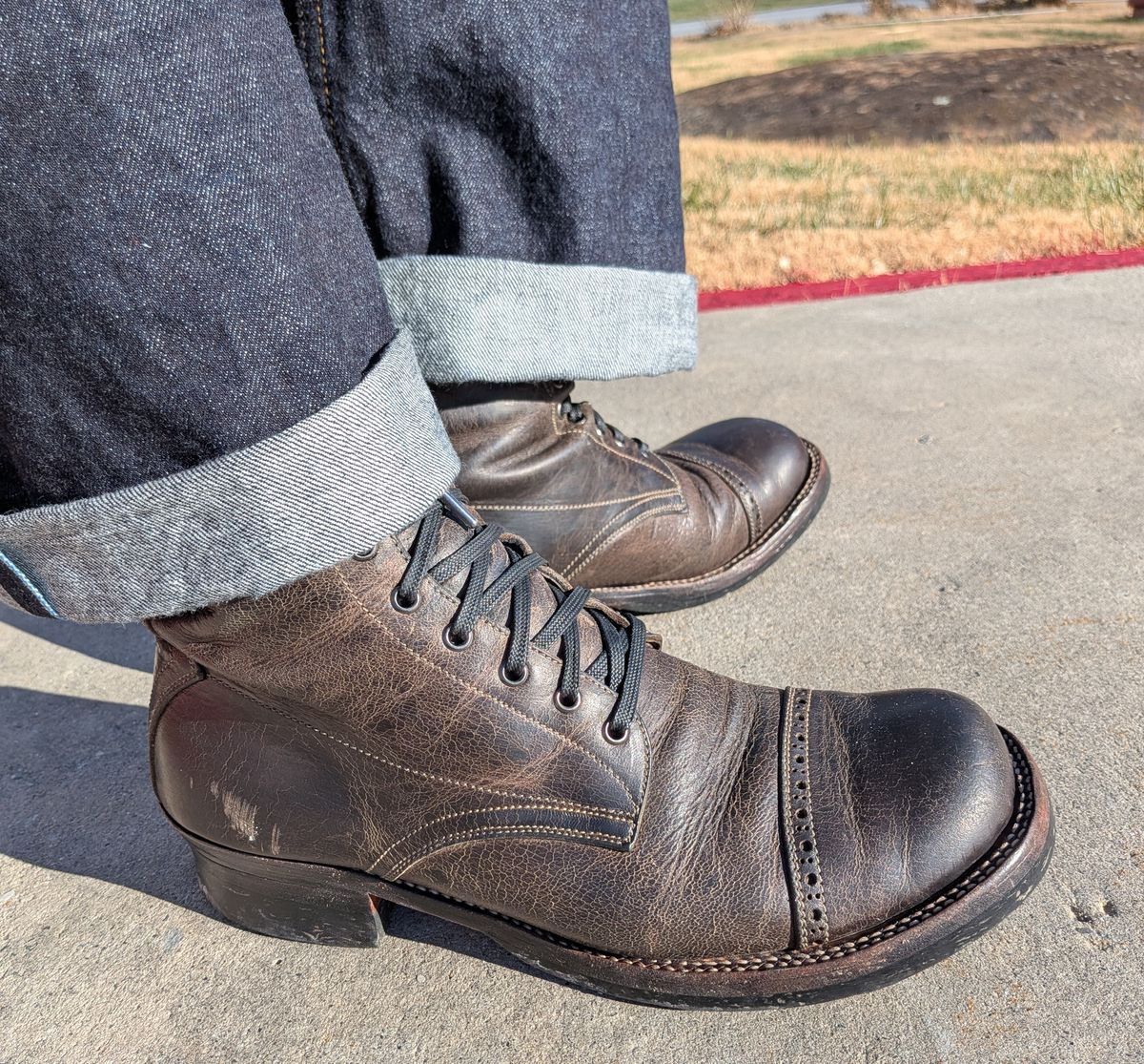 Photo by mari on January 1, 2026 of the Caswell Boot Company Caswell x Fortis Munson in Gallun Charcoal Teton Stag.