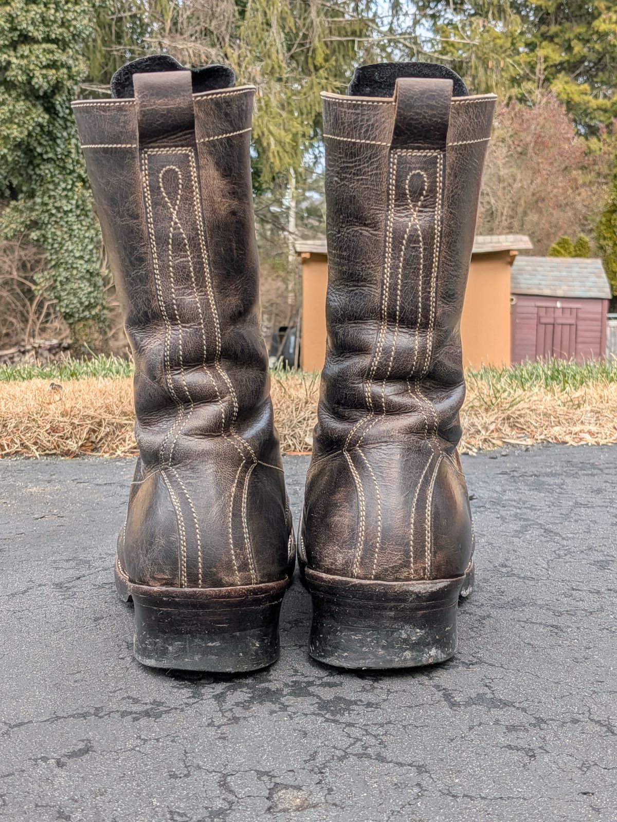 Photo by mari on January 1, 2026 of the Caswell Boot Company Caswell x Fortis Munson in Gallun Charcoal Teton Stag.