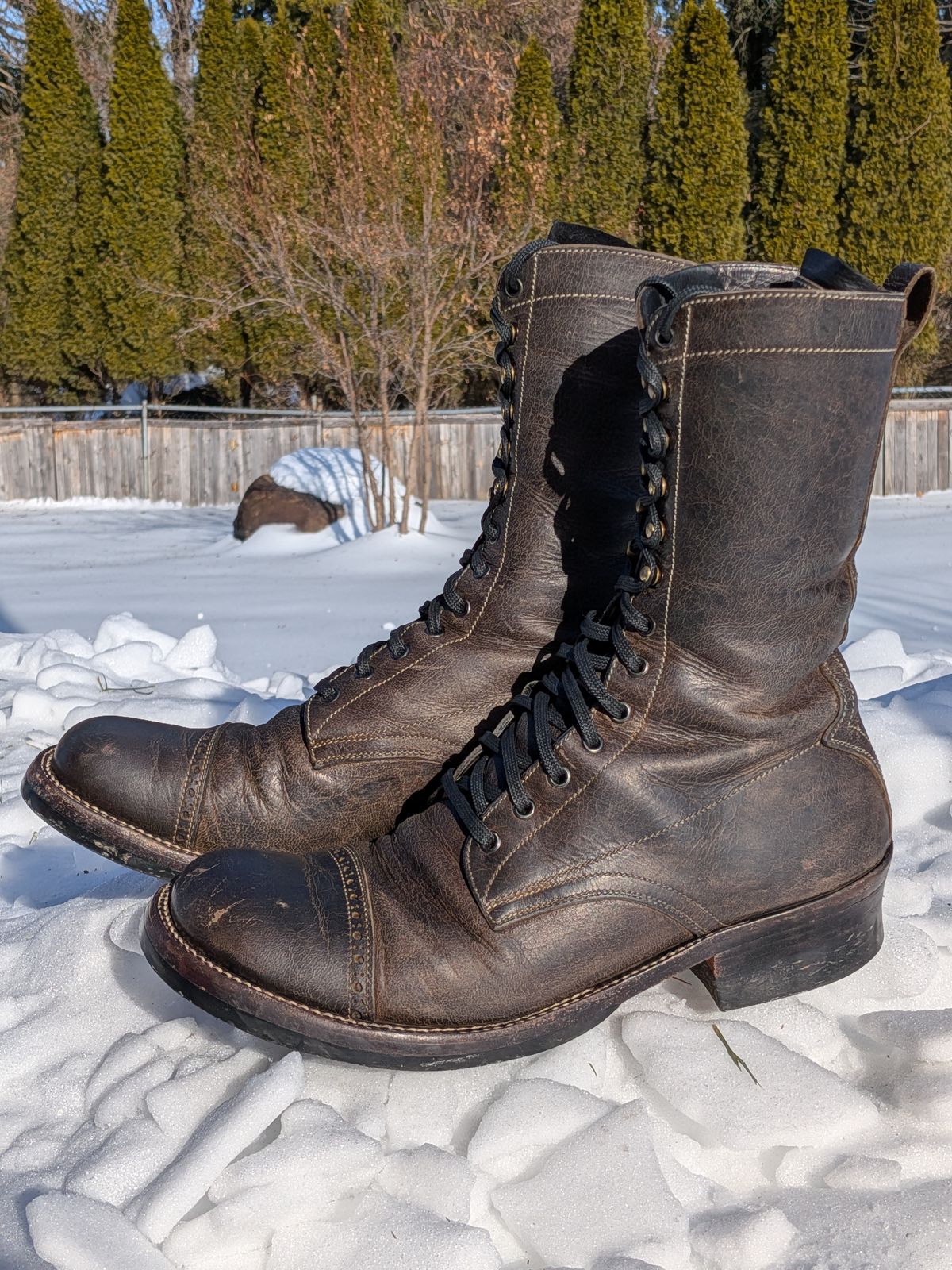 Photo by mari on February 1, 2026 of the Caswell Boot Company Caswell x Fortis Munson in Gallun Charcoal Teton Stag.
