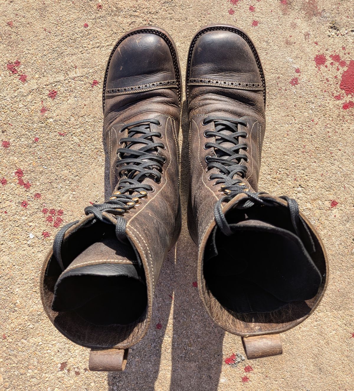 Photo by mari on February 1, 2026 of the Caswell Boot Company Caswell x Fortis Munson in Gallun Charcoal Teton Stag.