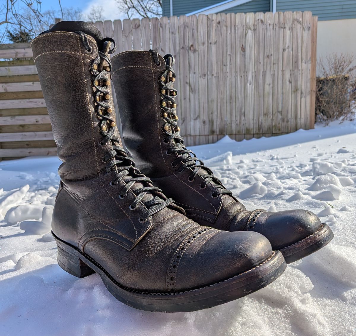 Photo by mari on February 1, 2026 of the Caswell Boot Company Caswell x Fortis Munson in Gallun Charcoal Teton Stag.