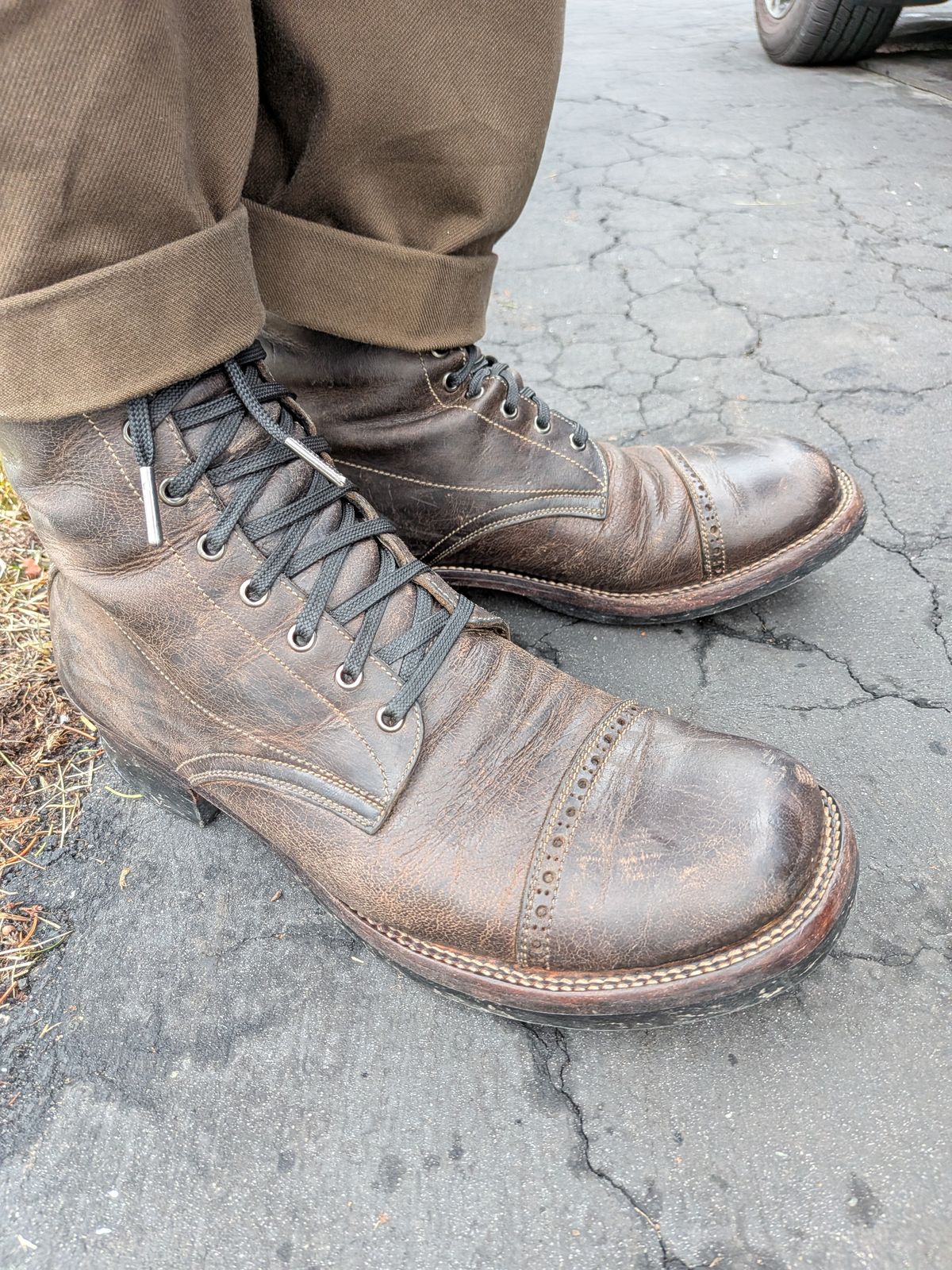 Photo by mari on February 18, 2026 of the Caswell Boot Company Caswell x Fortis Munson in Gallun Charcoal Teton Stag.