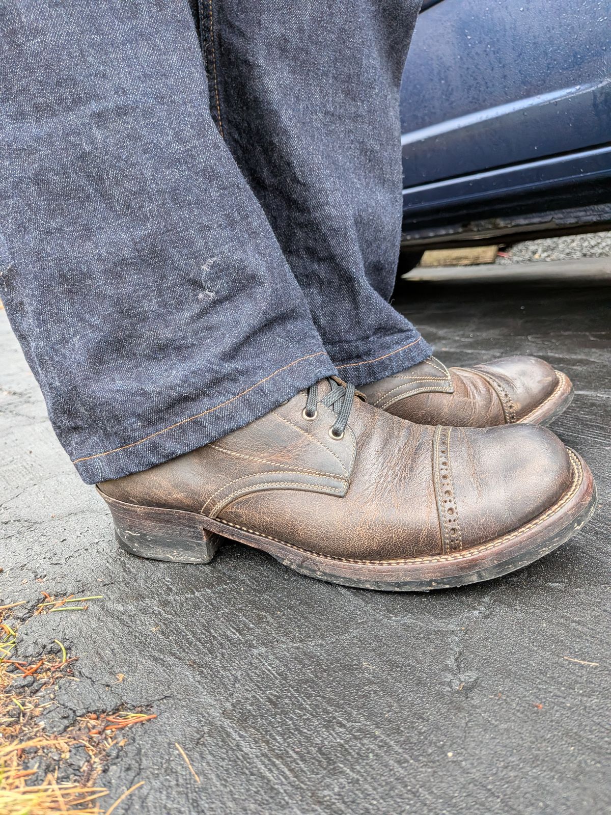 Photo by mari on February 20, 2026 of the Caswell Boot Company Caswell x Fortis Munson in Gallun Charcoal Teton Stag.