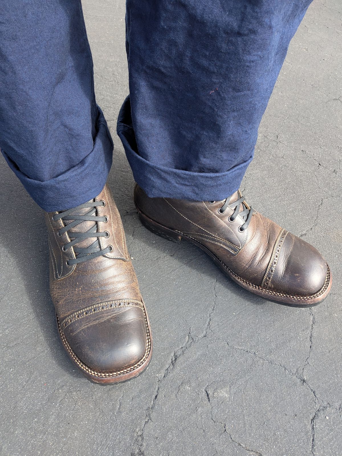 Photo by mari on March 1, 2026 of the Caswell Boot Company Caswell x Fortis Munson in Gallun Charcoal Teton Stag.