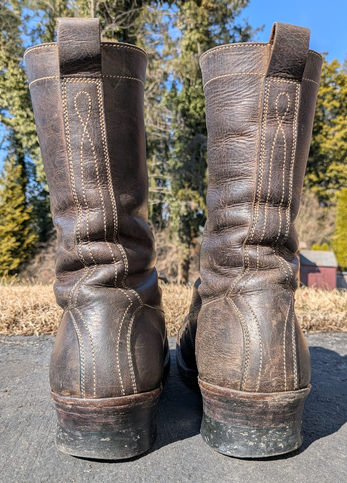 Photo by mari on March 1, 2026 of the Caswell Boot Company Caswell x Fortis Munson in Gallun Charcoal Teton Stag.