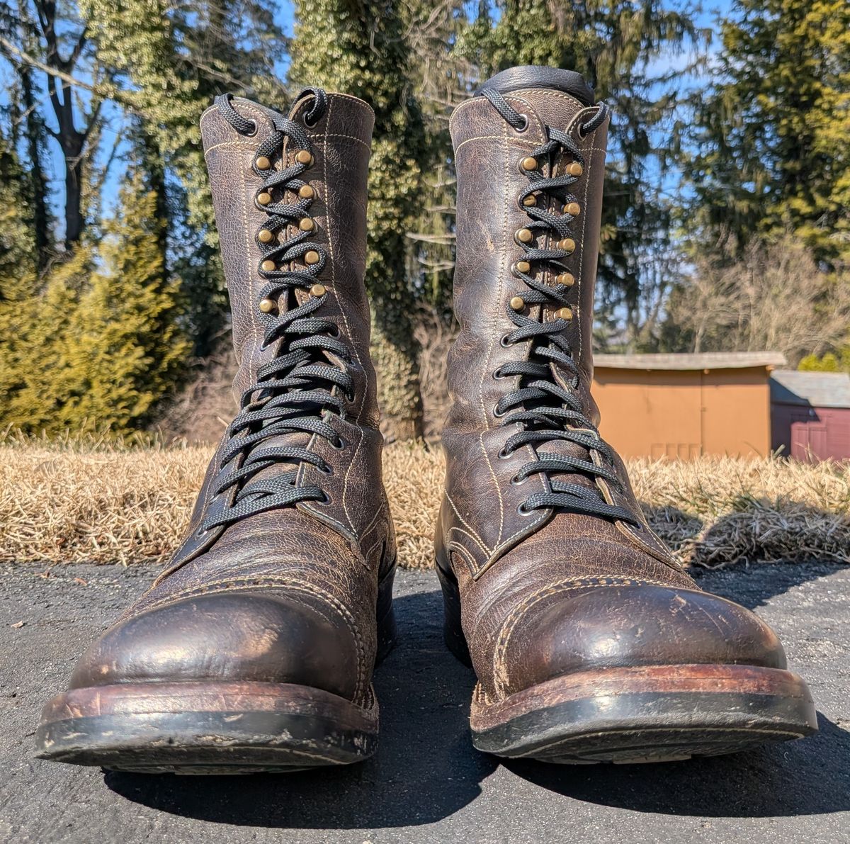 Photo by mari on March 1, 2026 of the Caswell Boot Company Caswell x Fortis Munson in Gallun Charcoal Teton Stag.