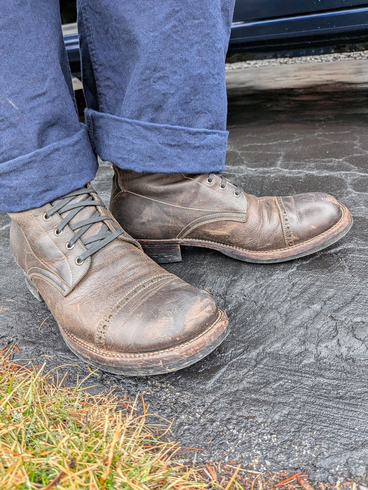 Photo by mari on March 3, 2026 of the Caswell Boot Company Caswell x Fortis Munson in Gallun Charcoal Teton Stag.