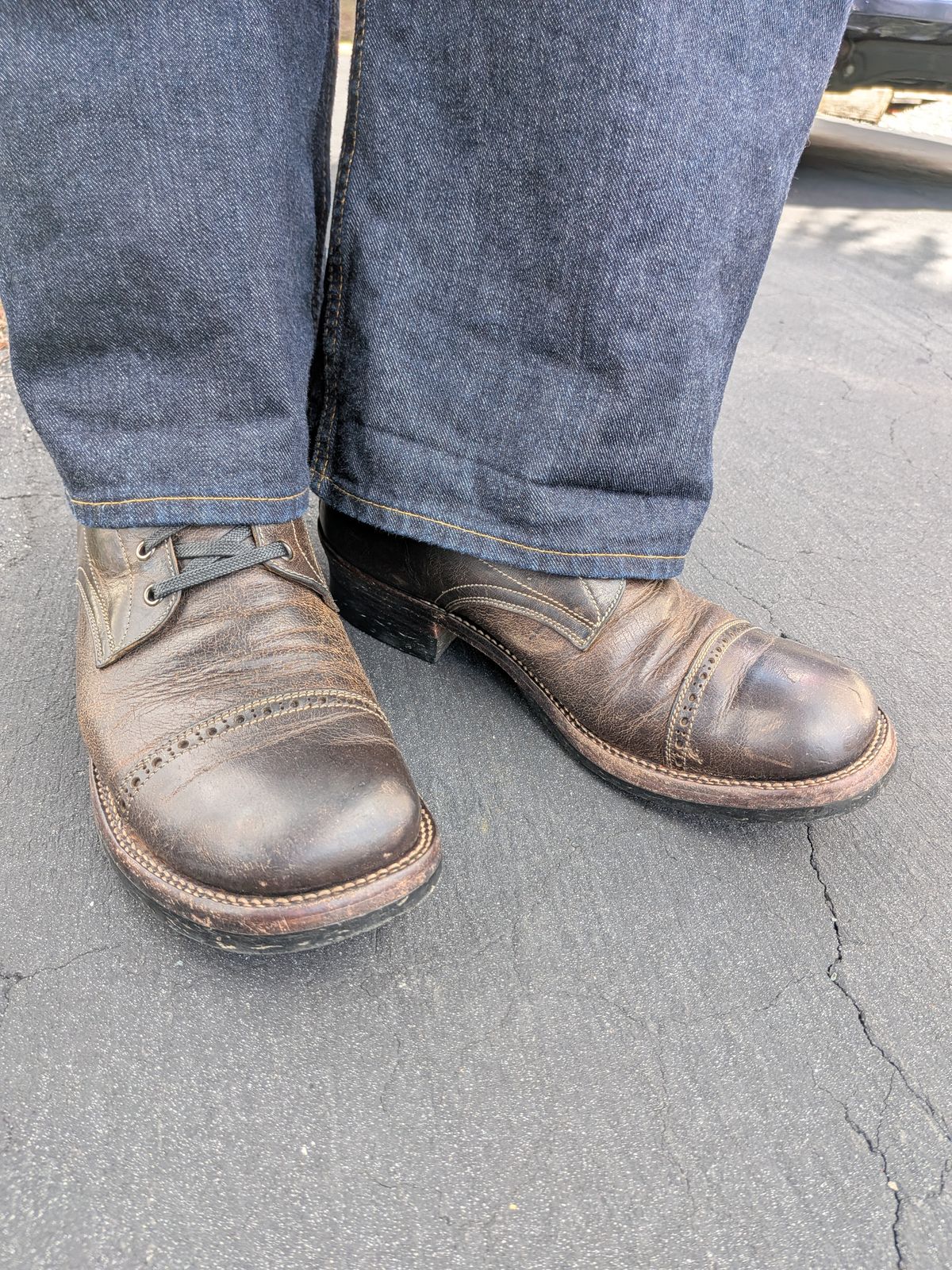 Photo by mari on March 17, 2026 of the Caswell Boot Company Caswell x Fortis Munson in Gallun Charcoal Teton Stag.