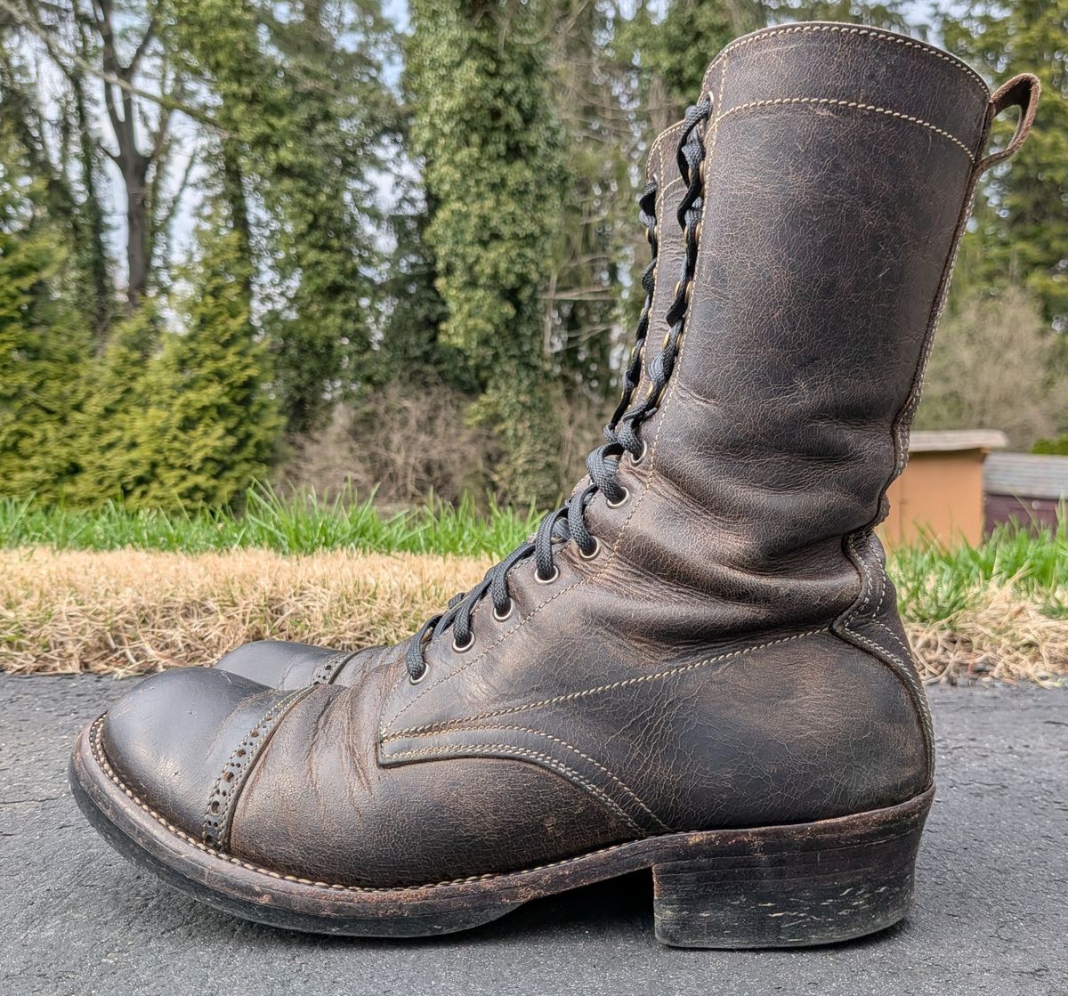 Photo by mari on April 1, 2026 of the Caswell Boot Company Caswell x Fortis Munson in Gallun Charcoal Teton Stag.