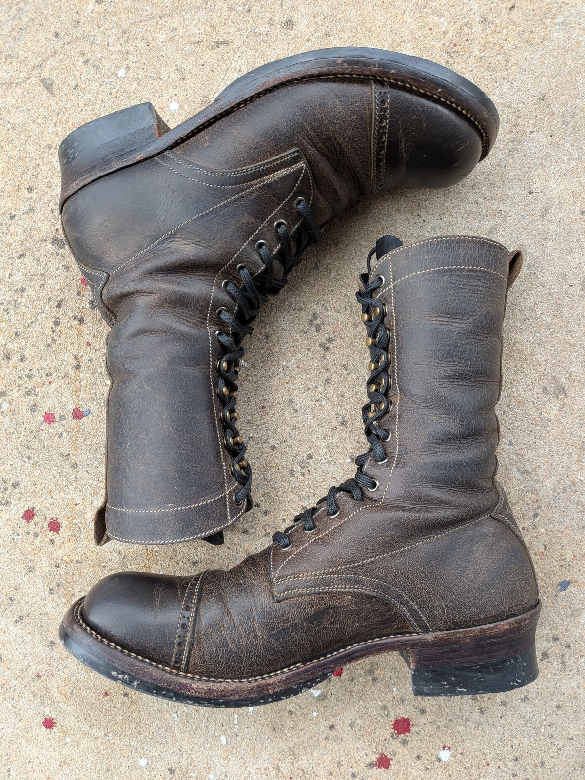 Photo by mari on April 1, 2026 of the Caswell Boot Company Caswell x Fortis Munson in Gallun Charcoal Teton Stag.