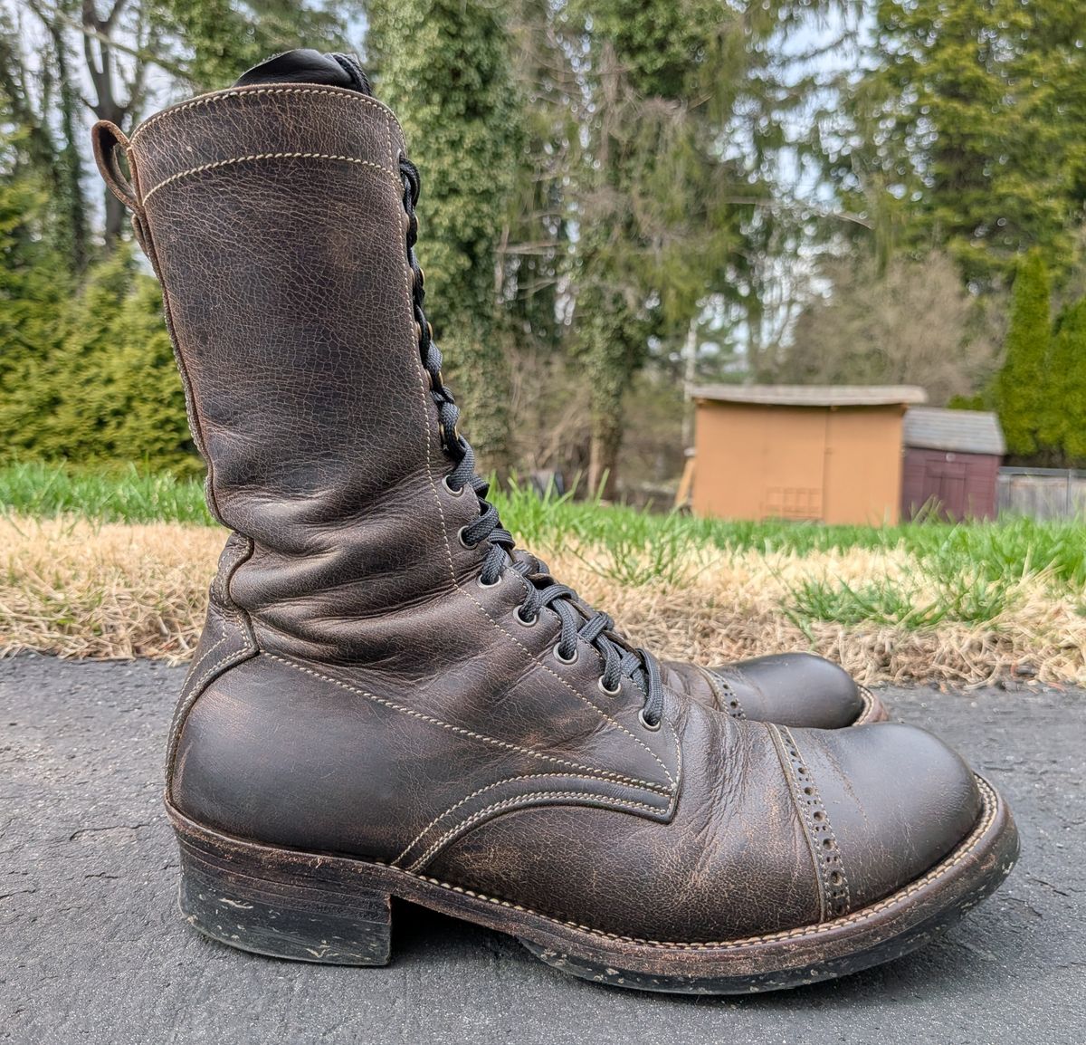 Photo by mari on April 1, 2026 of the Caswell Boot Company Caswell x Fortis Munson in Gallun Charcoal Teton Stag.