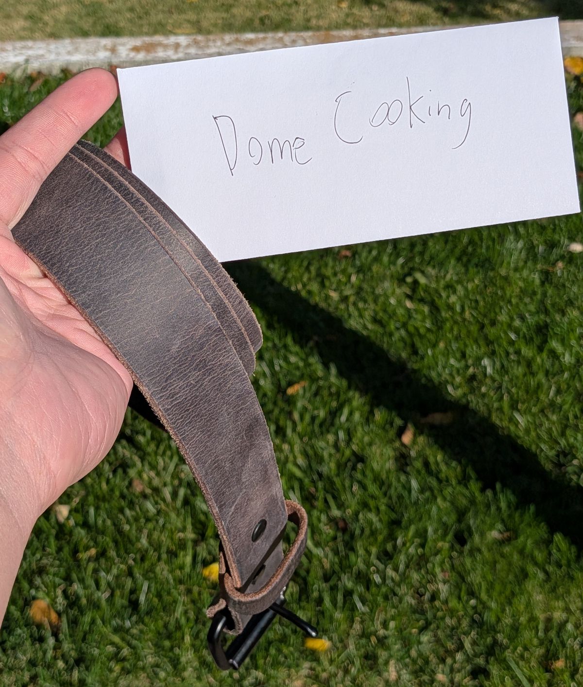 Photo by mari on November 1, 2025 of the Hank's Belts The Glacier Grey Retro Style in Crazy Horse Buffalo Grey Water Buffalo.