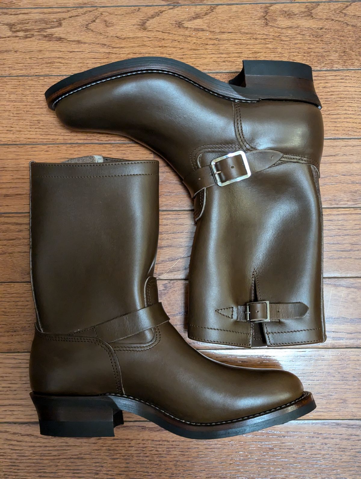 Photo by mari on October 1, 2024 of the Keystone Shoe Company Biker Boot (Engineer) in Horween Dark Brown Latigo.