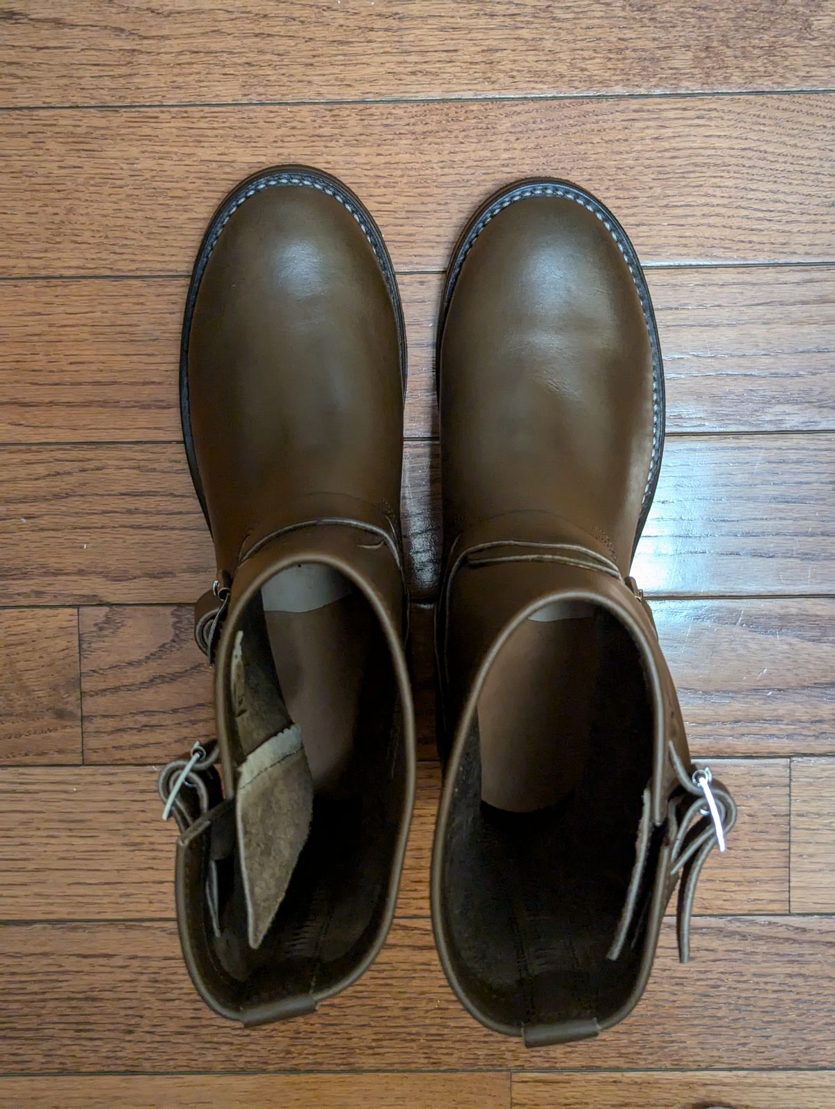 Photo by mari on October 1, 2024 of the Keystone Shoe Company Biker Boot (Engineer) in Horween Dark Brown Latigo.