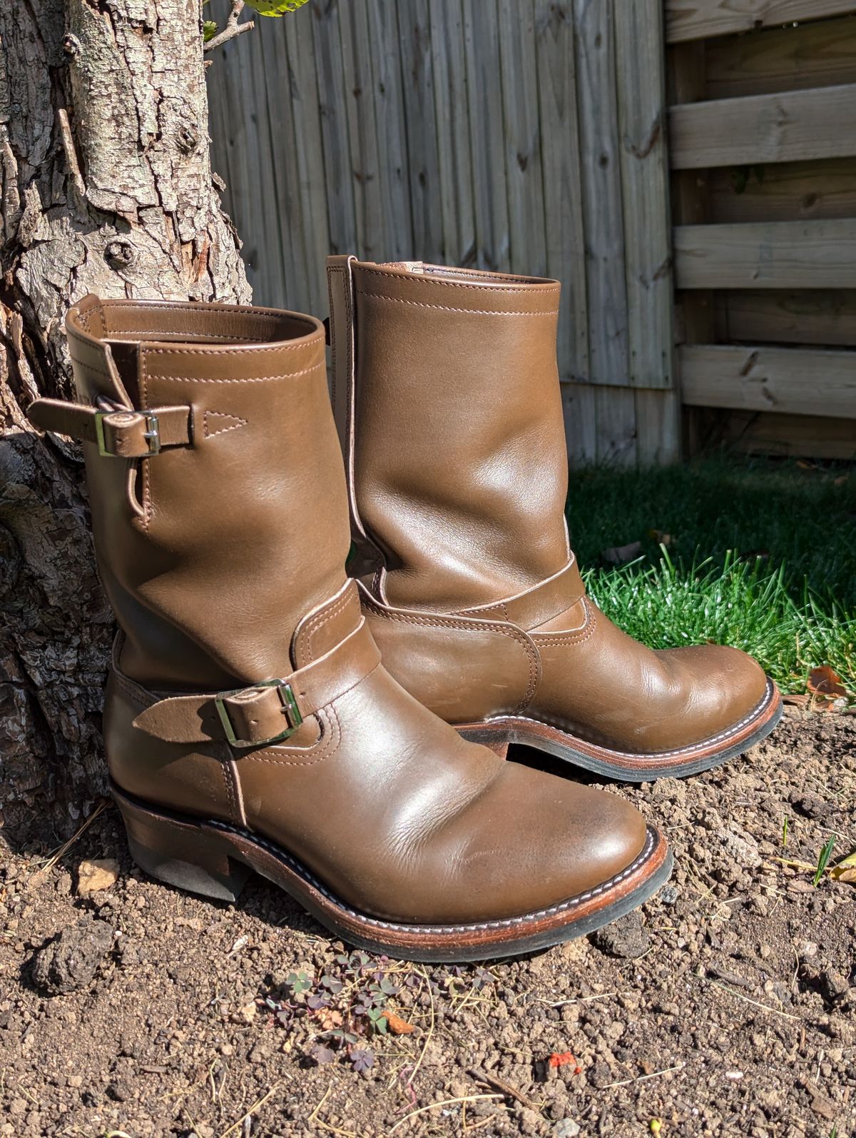 Photo by mari on November 1, 2024 of the Keystone Shoe Company Biker Boot (Engineer) in Horween Dark Brown Latigo.
