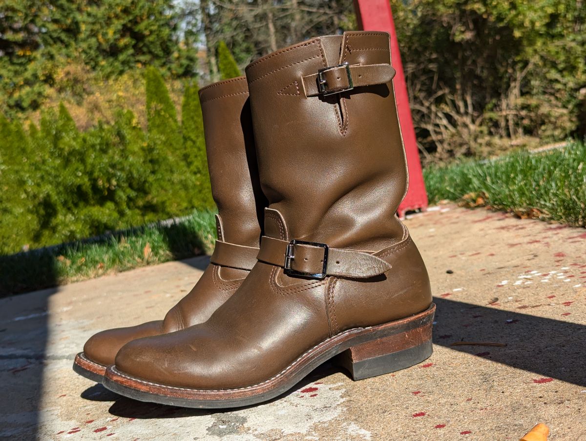 Photo by mari on November 1, 2024 of the Keystone Shoe Company Biker Boot (Engineer) in Horween Dark Brown Latigo.